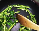ご飯がススむ！春ピーマンの甘みそ卵とじ作り方1写真