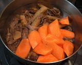 牛肉とごぼうとにんじんの煮物作り方5写真