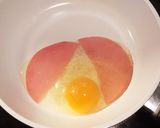 ダムエッグ！流れ出ないハムエッグ作り方1写真