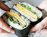 オリーブオイル✕ごま油　オイルおにぎらず作り方4写真