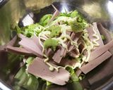 魚肉ソーセージとキャベツのわさびマヨ和え作り方2写真
