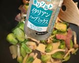 たけのこと芽キャベツのハーブソルト炒め作り方4写真