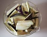 まるごと玉ねぎと茄子のゴマドレ炒め作り方1写真