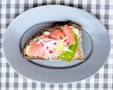 スモークサーモンのオープンサンド作り方2写真