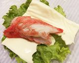 簡単お弁当おかず＊かにかまチーズサラダ巻作り方1写真