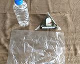 被災時の嚥下食 配給おにぎりのつぶしがゆ作り方1写真