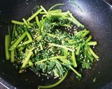 簡単！春菊の塩にんにく炒め作り方3写真