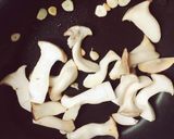 カレー風味えびとエリンギのガーリック炒め作り方4写真