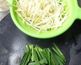 坦々麺の味と香りの中華風ニラ&もやしソバ作り方4写真
