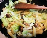 キャベツとしめじのペペロンチーノ作り方9写真