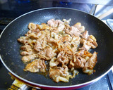 豚こまガリバタ照り焼き☆半熟目玉焼きのせ作り方4写真