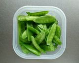 レンジで簡単☆きぬさやの胡麻和え。作り方1写真