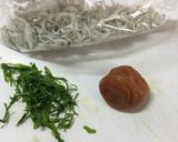 ちりめんと梅しそのおにぎり♡作り方1写真