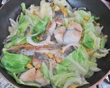 さわらと春キャベツの醤油バター蒸し作り方5写真
