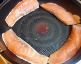 フライパンで【サーモンのバター醤油焼き】作り方2写真