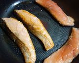 フライパンで【サーモンのバター醤油焼き】作り方3写真