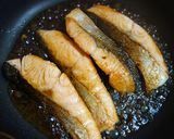 フライパンで【サーモンのバター醤油焼き】作り方4写真