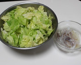 春きゃべつとイカのソース炒め作り方1写真