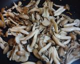 10分で【しめじのゆかり炒め】作り方1写真