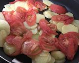 フライパンでポテトとトマトのチーズ焼き作り方3写真