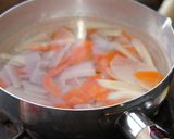 トン汁の具でワカメの味噌汁作り方2写真