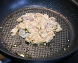 簡単！鮭の味噌マヨ炒め作り方1写真