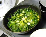 のらぼうなと油揚げの卵とじ作り方5写真