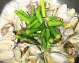今が旬のアスパラと新玉葱とアサリの酒蒸し作り方7写真