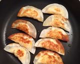 餃子の皮でゆで卵キャベツチーズの包み焼き作り方5写真