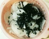 いくら食べてもOK！新玉とワカメのサラダ作り方2写真