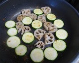 鶏肉とズッキーニーと蓮根のごま炒め作り方4写真