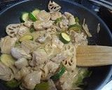 鶏肉とズッキーニーと蓮根のごま炒め作り方7写真