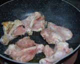 鶏手羽元と新玉ねぎの煮物作り方2写真