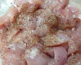 塩麹で柔らか！鶏胸肉の甘辛香味ネギソース作り方2写真