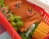 【キャラ弁】カニカマてんとう虫弁当作り方1写真