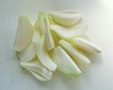 レンジで簡単☆新玉ねぎのそぼろ煮。作り方1写真