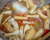 玉ねぎと揚げと落とし玉子のお味噌汁〜♪作り方3写真