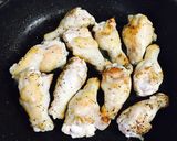 手羽元と新じゃがの炒め煮♪作り方2写真