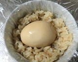 醤油炊き込みご飯と半熟煮卵おにぎり♡作り方4写真