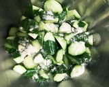 混ぜるだけ！焼肉屋さんのピリ辛キュウリ作り方1写真