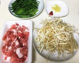 豚肉、もやし、ニラのピリ辛炒め作り方1写真