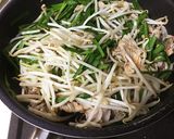豚肉、もやし、ニラのピリ辛炒め作り方4写真