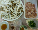簡単♡鶏肉とキノコのナンプラー炒め♪作り方1写真