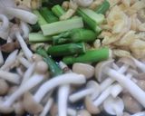 ピリ辛†アスパラしめじ油揚げ炒め つまみ作り方2写真
