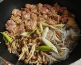簡単★鶏肉と白滝のすき焼き風煮物作り方3写真