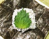 ゆかりと梅ささみのおにぎらず作り方2写真