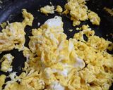 簡単５分♪炒り卵と三つ葉のからしマヨ和え作り方3写真