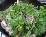 簡単★豚肉と紫水菜とキノコの中華炒め作り方7写真