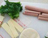 餃子の皮de☆チーズの魚肉ソーセージ巻き作り方1写真
