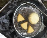 キャンプダッチで簡単スモークチーズ作り方2写真